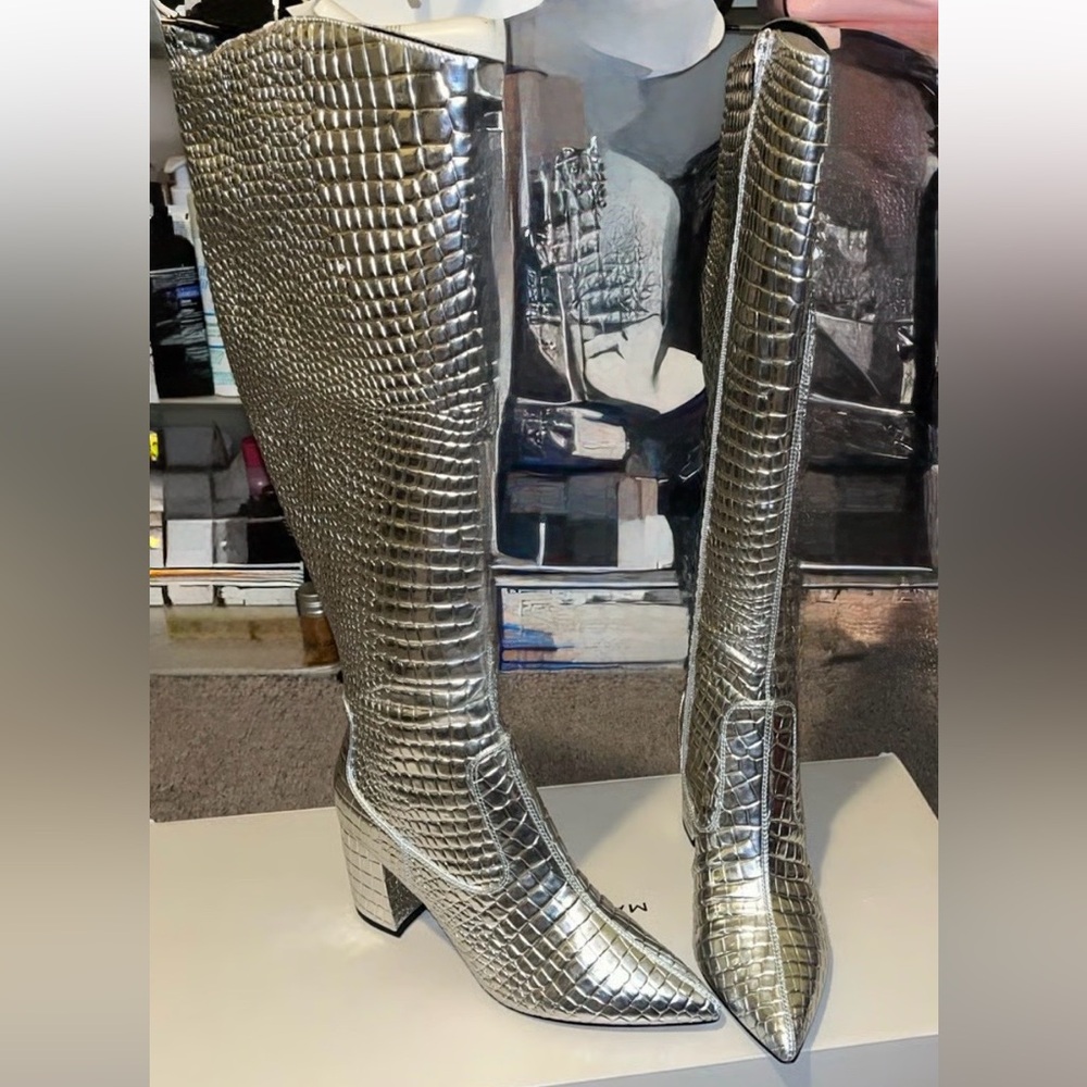 Marc Fisher Silver Snakeskin Knee-High Boots – Size 6
🔥🔥🔥 festival vibes - Picture 2 of 13